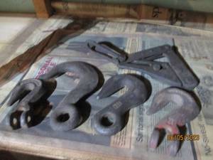 Various size hooks...