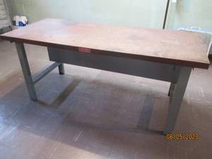Work bench with lower chelf, top me...