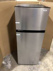 lot 6 image: Vissani 7.1 cu. ft. Top Freezer Refrigerator in Stainless Steel Look  Customer Returns See Pictures