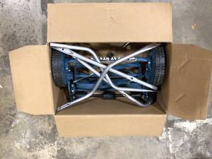 lot 18 image: Great States Corporation 14 in. 4-Blade Manual Walk Behind Reel Lawn Mower  Customer Returns See Pictures