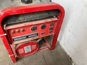 lot 22 image: Generac 4000XL Portable Generator