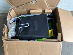 lot 24 image: Greenworks 40V 16 Cordless Electric Lawn Mower with 4.0Ah Battery and Charger