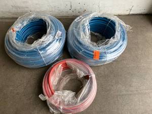 lot 39 image: Lot of Tubing