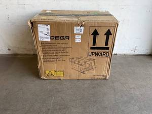 lot 7 image: BODEGA 1224V DC and 100-240V AC RVCar Portable Refrigerator