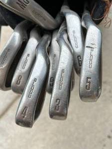 lot 34 image: Kids Golf Clubs and Bag
