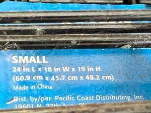 lot 25 image: Portable  Collapsable Dog Crate