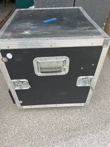 lot 16 image: Portable Stereo, Road Rack Case & Yamaha Speakers