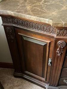 lot 1 image: Gabberts Bernhardt Buffet with Granite Top