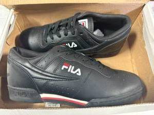 lot 28 image: New Old Stock Fila Size 8 Retro Shoes