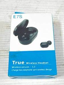 lot 47 image: New in Box Bluetooth Wireless Ear Buds