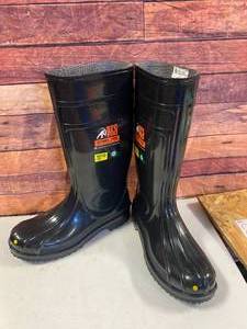 lot 74 image: New Pro Steel Toe Boots Size 11