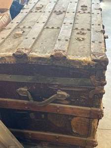 lot 102 image: Vintage Antique Trunk 20 x 36 x 23 Inches Tall