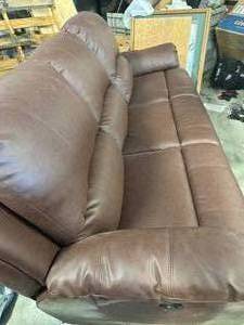 lot 4 image: New $2800 retail floor model Couch with Electronic Foot Rest 82 Inches Long