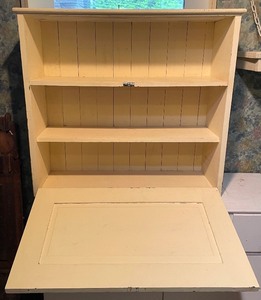 lot 77 image: Charming Vintage Wooden Cabinet