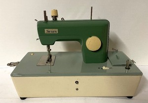 lot 92 image: Vintage Childrens Sears Battery Operated Straight Stitch Sewing Machine