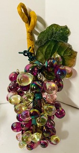 lot 107 image: Ten Bunches of Beautiful Beaded Grapes