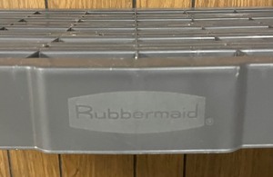 lot 142 image: Rubbermaid Shelf