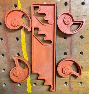 lot 170 image: Meyer Vise with 4 Cams