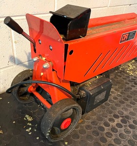 lot 209 image: DR Power Equipment Log Splitter