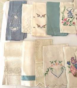 lot 218 image: Vintage Embroidered Napkins and Dishtowels