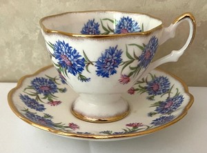 lot 219 image: Dainty Cups and Saucers