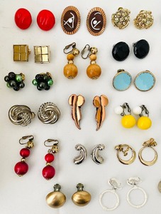 lot 250 image: Grouping of Gorgeous Costume Clip On Earrings