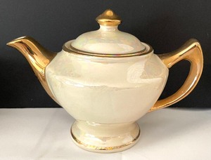 lot 276 image: Elegant Tea Service
