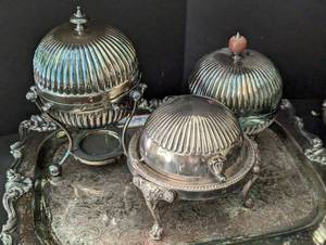 lot 40 image: Vintage Silver Plated Servingware