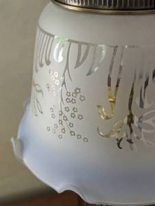 lot 39 image: Vintage Frosted Glass Boudoir Lamp