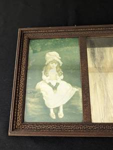 lot 34 image: Vintage Wood Portrait Wall Mirror