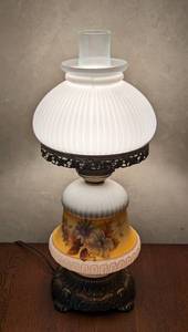 lot 8 image: Pretty Painted Vintage Hurricane Lamp
