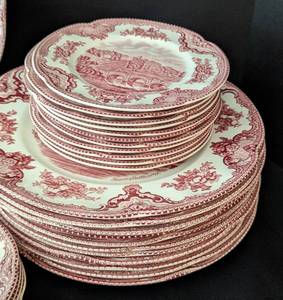 lot 12 image: Johnson Bros Old British Castles Dish Set