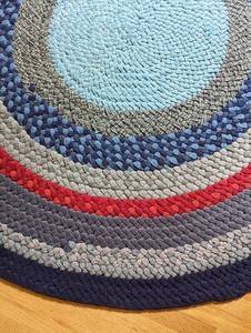 lot 22 image: Vintage Colorful Round Braided Rug