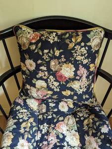 lot 25 image: Vintage Windsor Back Armchair