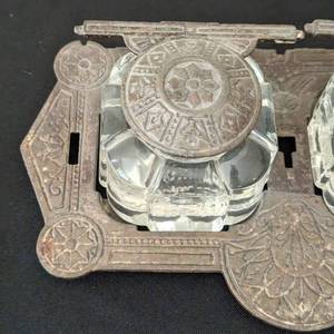 lot 31 image: Antique Inkwell