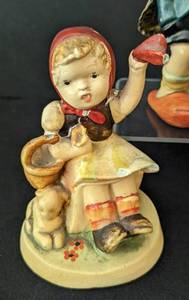 lot 32 image: Three Hummel Figurines