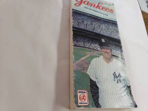 lot 63 image: 1989 Yankees Information Guide
