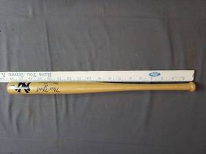 lot 76 image: New York Yankees Memorabiia Bat