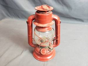 lot 140 image: Dietz Comet Barn Lantern
