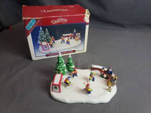 lot 143 image: Dickensvale Porcelain Hockey Game