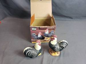 lot 144 image: Roosters Salt and Pepper Shakers