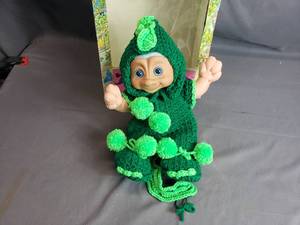 lot 149 image: 14 Treasure Troll Tot