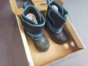 lot 172 image: Lily & Dans Boys Winter Boots Size 910