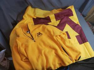 lot 188 image: MN Gophers Size M Fleece Pullover and Flag