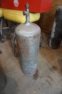 lot 45 image: Plumbers B Size Acetylene Welding Tank