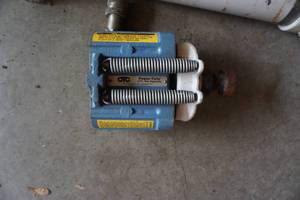 lot 69 image: OTC Brand Model 4002 17 12 Ton Power Hydraulic Jack With Hose