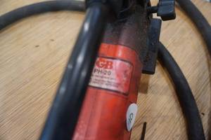 lot 70 image: GB Brand Model PH50 5 Ton Hydraulic Jack