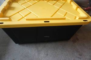 lot 86 image: Large LotTote Full of Automotive V Belts