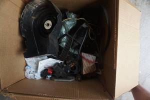 lot 146 image: Lot of Small Engine Parts and Components