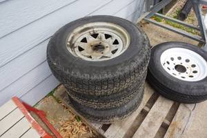 lot 160 image: 3 - Loadstar K550 Trailer Tires and Rims